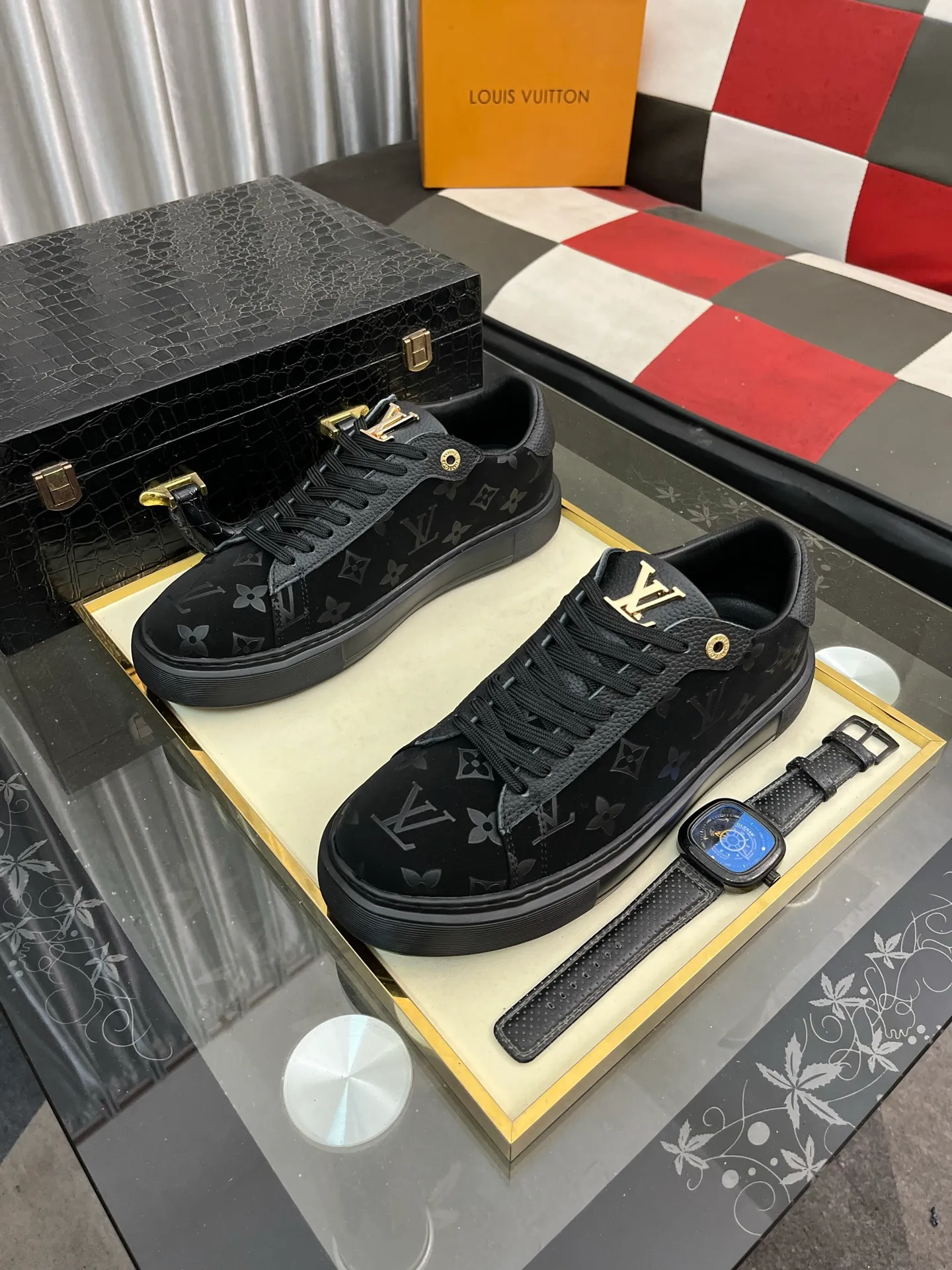 Men's shoes 💰440⌚️⌚️《LV》latest men's casual shoes, genuine leather lining, rubber wear-resistant outsole, fine lines and beautiful strips, not too much decoration, European and American style, comfortable and high-end, code number: 38 to 44 45 can be customized, 3️⃣colors are available